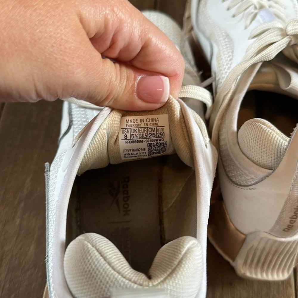 Reebok women’s zig dynamica sneakers size 8